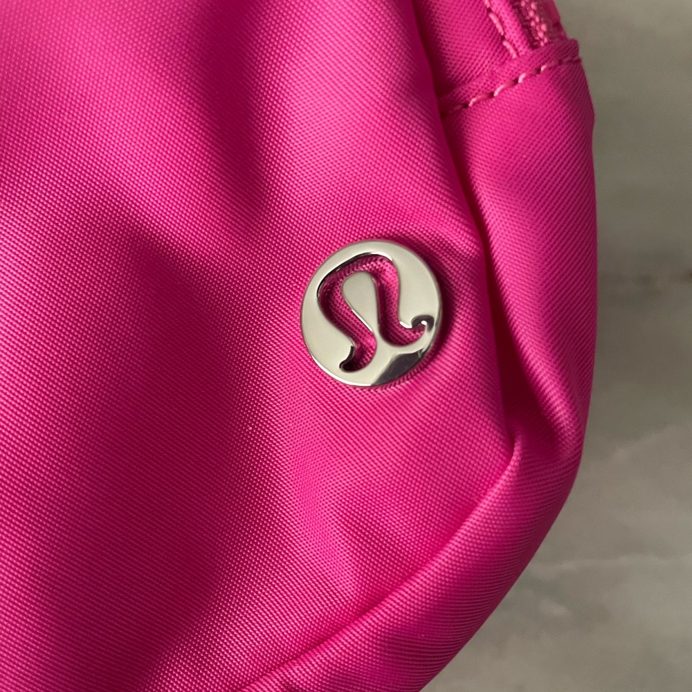 Lululemon Sonic Pink 1L Belt Bag NWT - Picture 12 of 13
